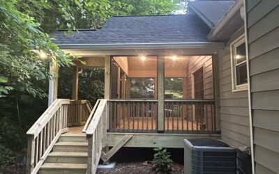 14×10 and 5×5 back deck. 14×10 screen porch